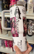 Vaso Stanley grabado con temática de Demon Slayer